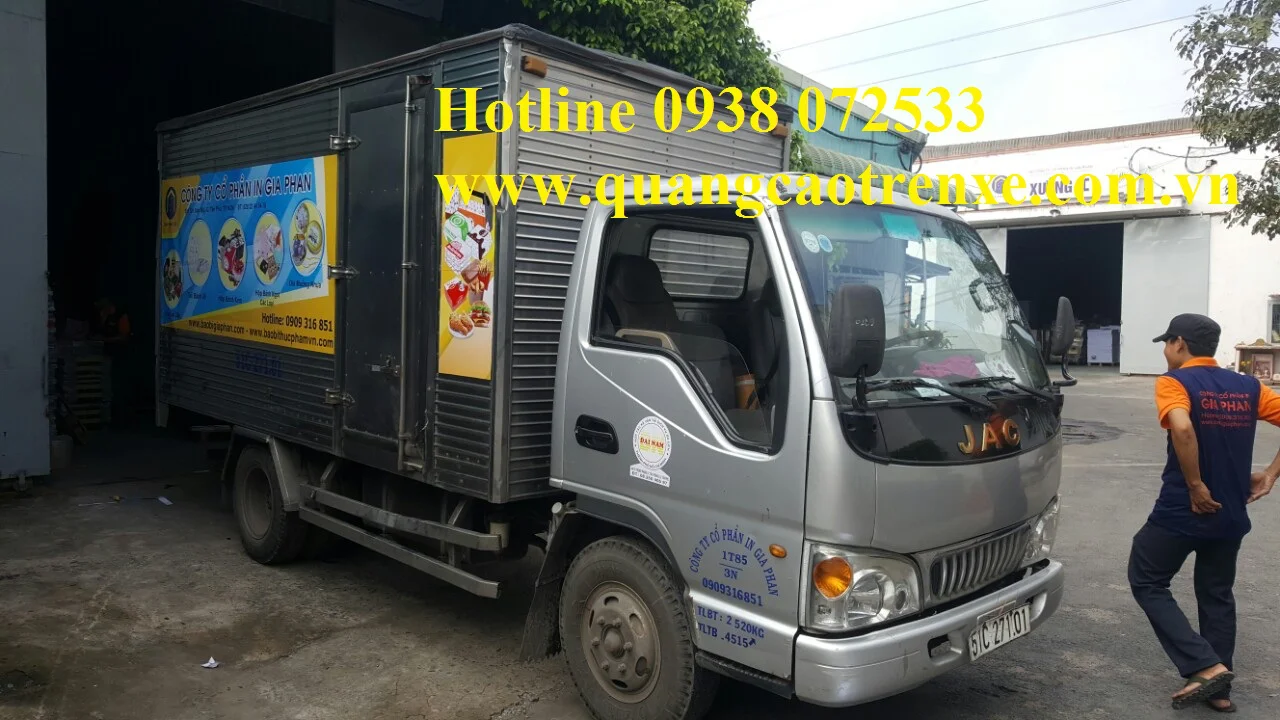 Dán quảng cáo trên xe tải tại Hà Nội và Hồ Chí Minh